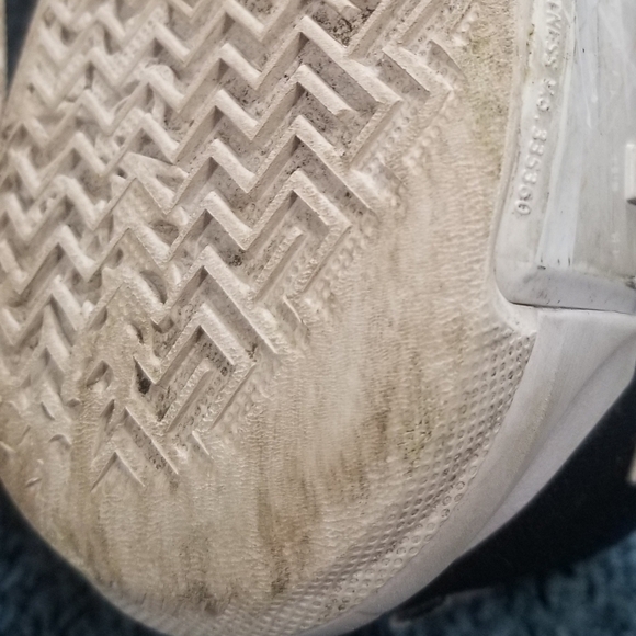 Nike Lebron James Witness Basketball Sneakers. Big Boy Youth Size 2.5Y. - Picture 11 of 11